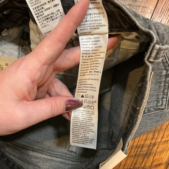 Levi’s 501 Original High Rise Cutoff Jean Shorts in Washed Black NWT Size 26 - Picture 8 of 9